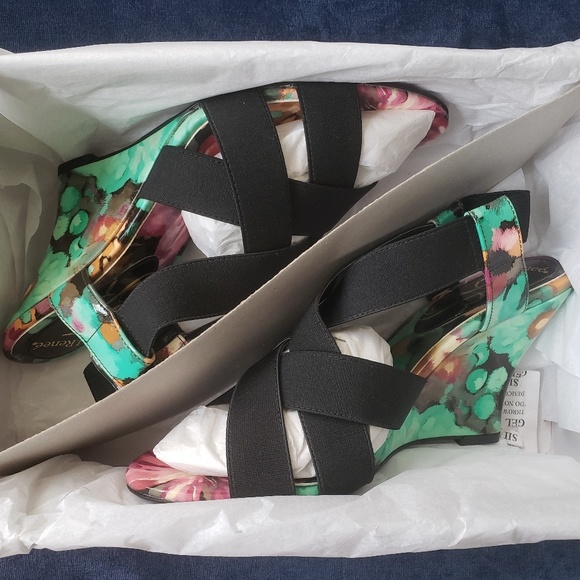 New J. Renee Floral Elastic Wedge Sandals - Picture 6 of 6